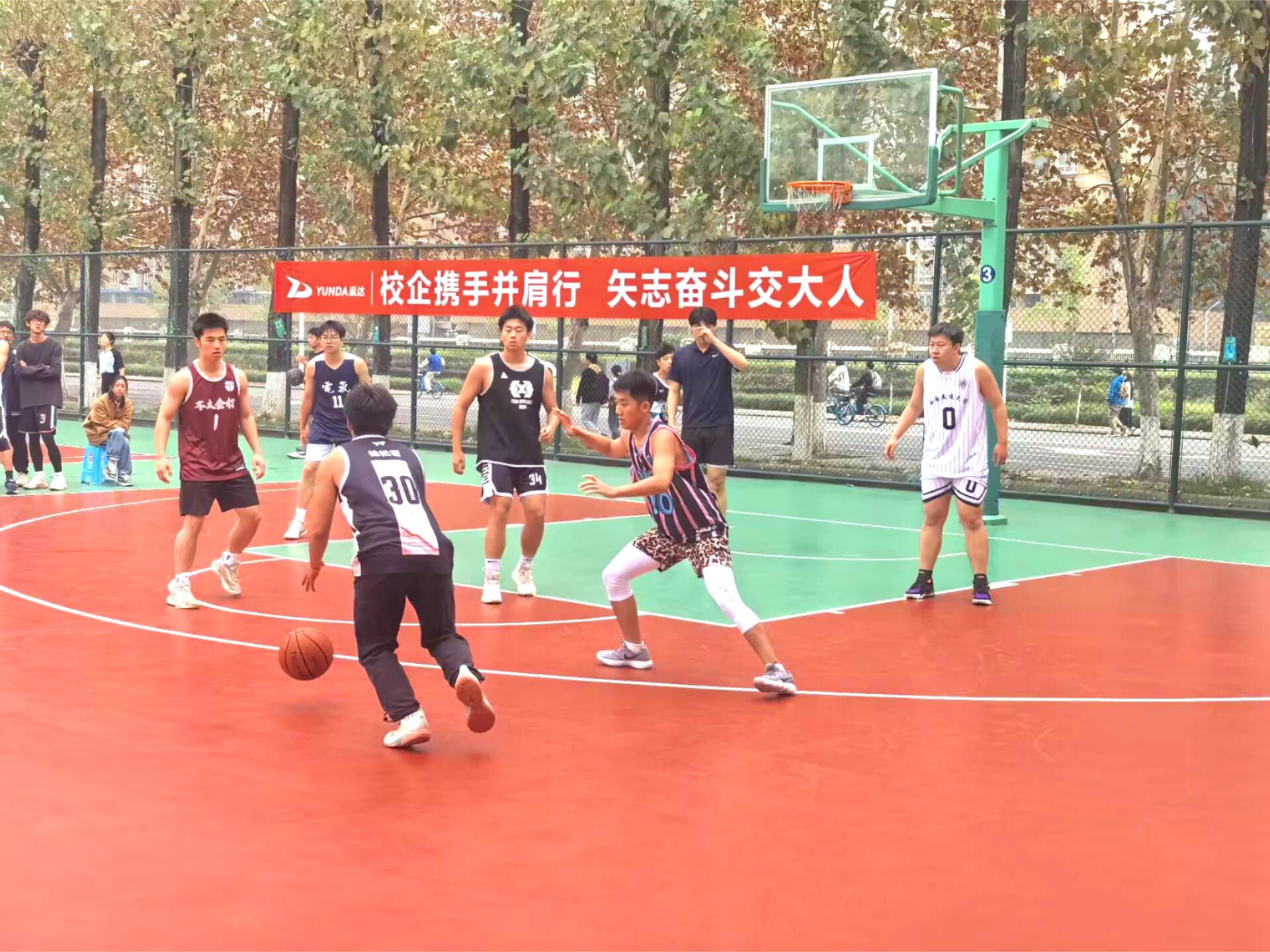 包含职业篮球联赛开启新赛季，球队备战全力以赴的词条