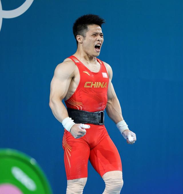举重选手力挽狂澜成功捍卫冠军的简单介绍