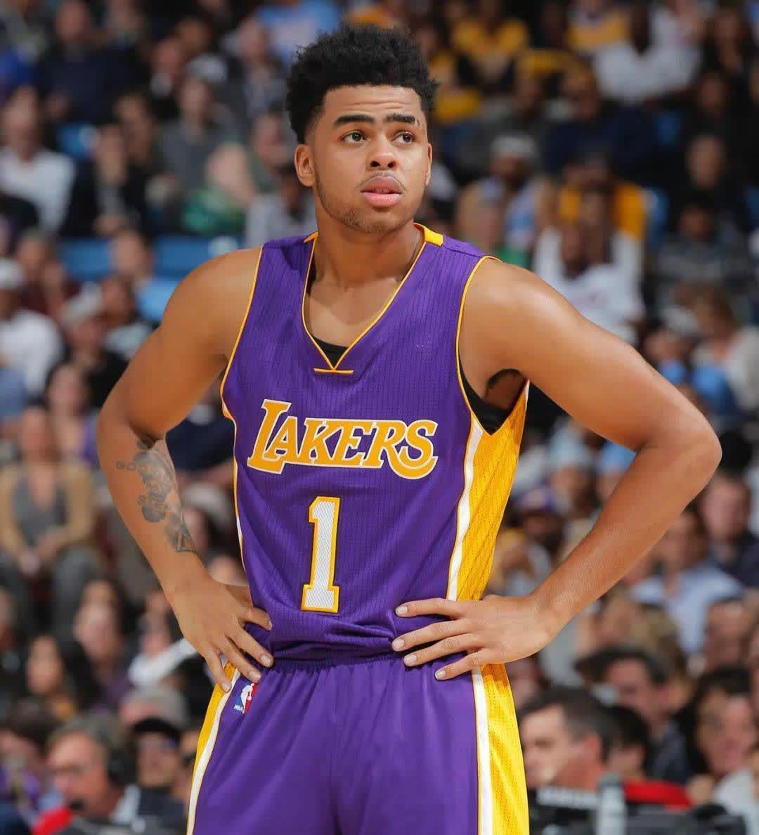 洛杉矶湖人险胜布鲁克林篮网，莫兰特绝境下完成绝杀顶尖较量小组赛，锁定晋级资格的简单介绍