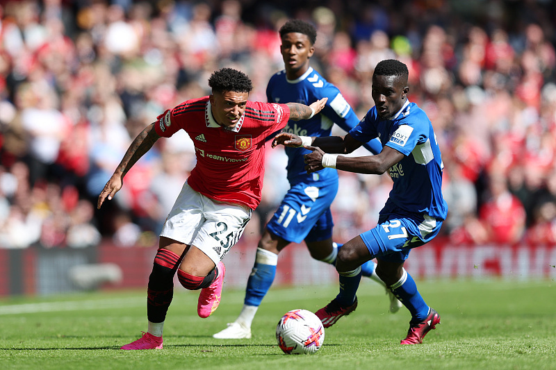 塞维利亚翻盘巴黎，卡塞米罗一己之力扛起全队的简单介绍