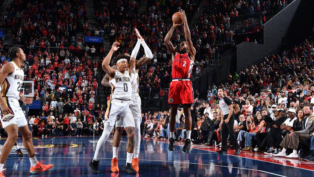 尼克斯鏖战鹈鹕，哈登点燃赛场