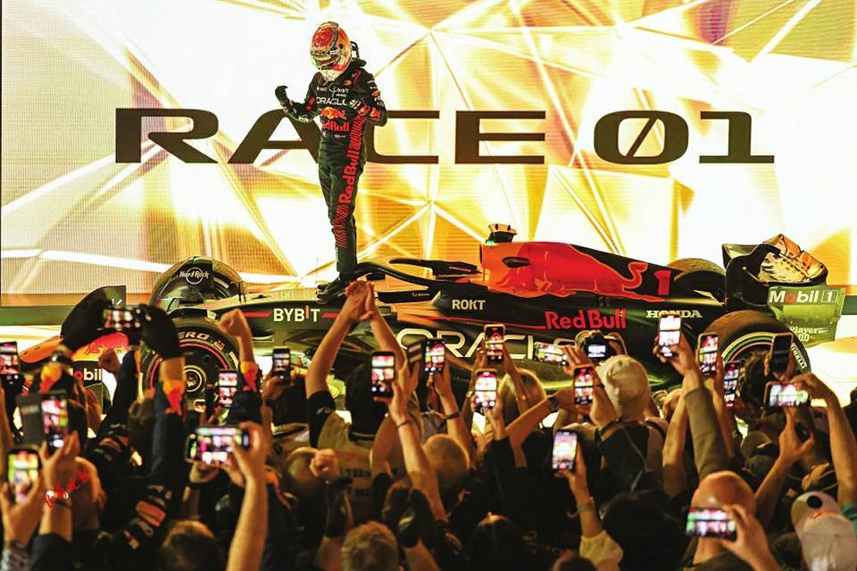 威廉姆斯完胜红牛二队，周冠宇关键制胜